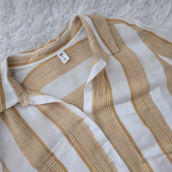 BP Striped Button Down Long Sleeve Shirt. Size Medium. Good preowned condition. - Picture 2 of 7